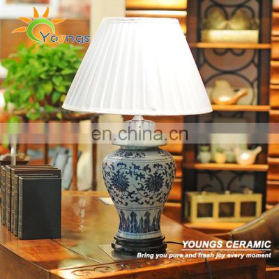 Chinese large antique blue white ceramic crackle porcelain table lamp for hotel
