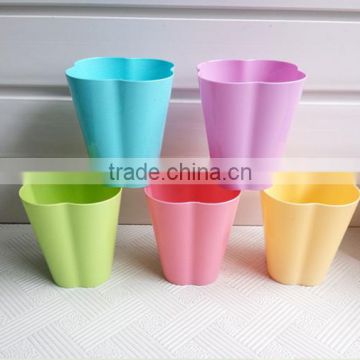Colorful flower shaped plastic drinking cup
