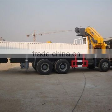 HOWO truck with crane