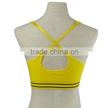 Good quality seamless sport bra for ladies in nude color with unique back design