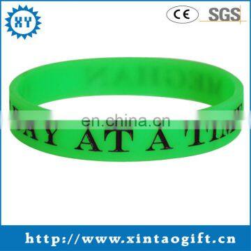 Manufacturer Custom drive silicone wristbands Glow at night