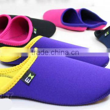 Professional comfortable mens slip-resistant cut-resistant custom men cheap indoor soccer shoes