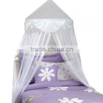 Mosquito net with satin petals