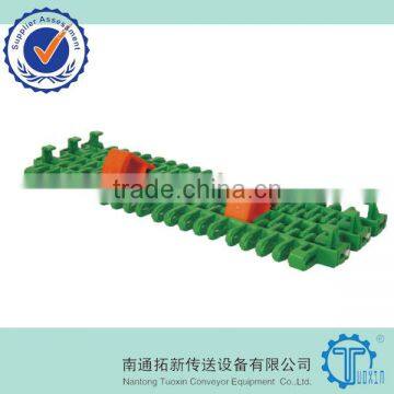 IS615 Radius Flush Grid with Pop-up Flights Plastic Conveyor Belt