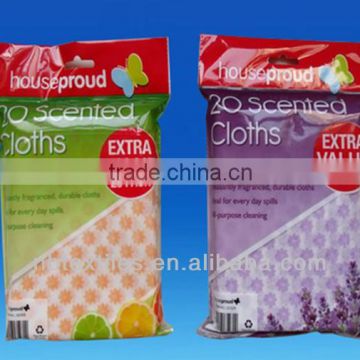 Scented non-woven cleaning cloths