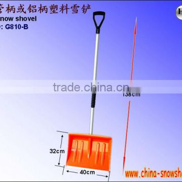 G810-B Snow shovel with aluminum edge protection and aluminum handle